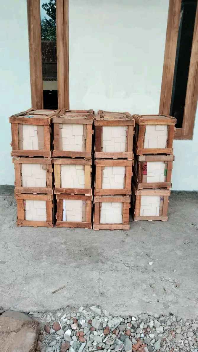 Loster Kayu Minimalis